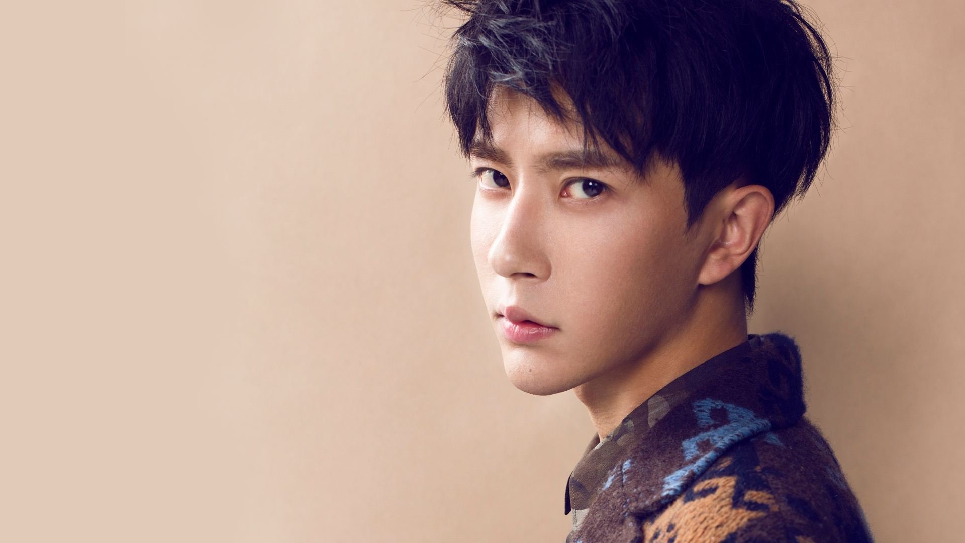 乐鱼app-_夜光灯带运动会：白天不亮夜晚更精彩_，活动晚会灯光怎么打