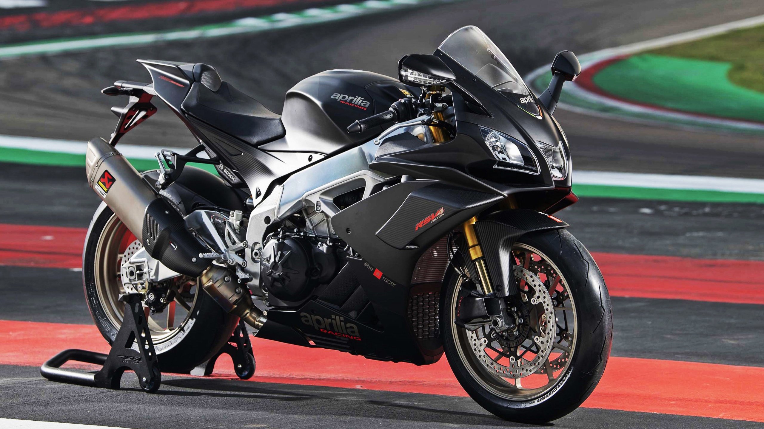 乐鱼电竞在线平台-无畏挑战！球队团结一心迎接强手对决，无畏篮球