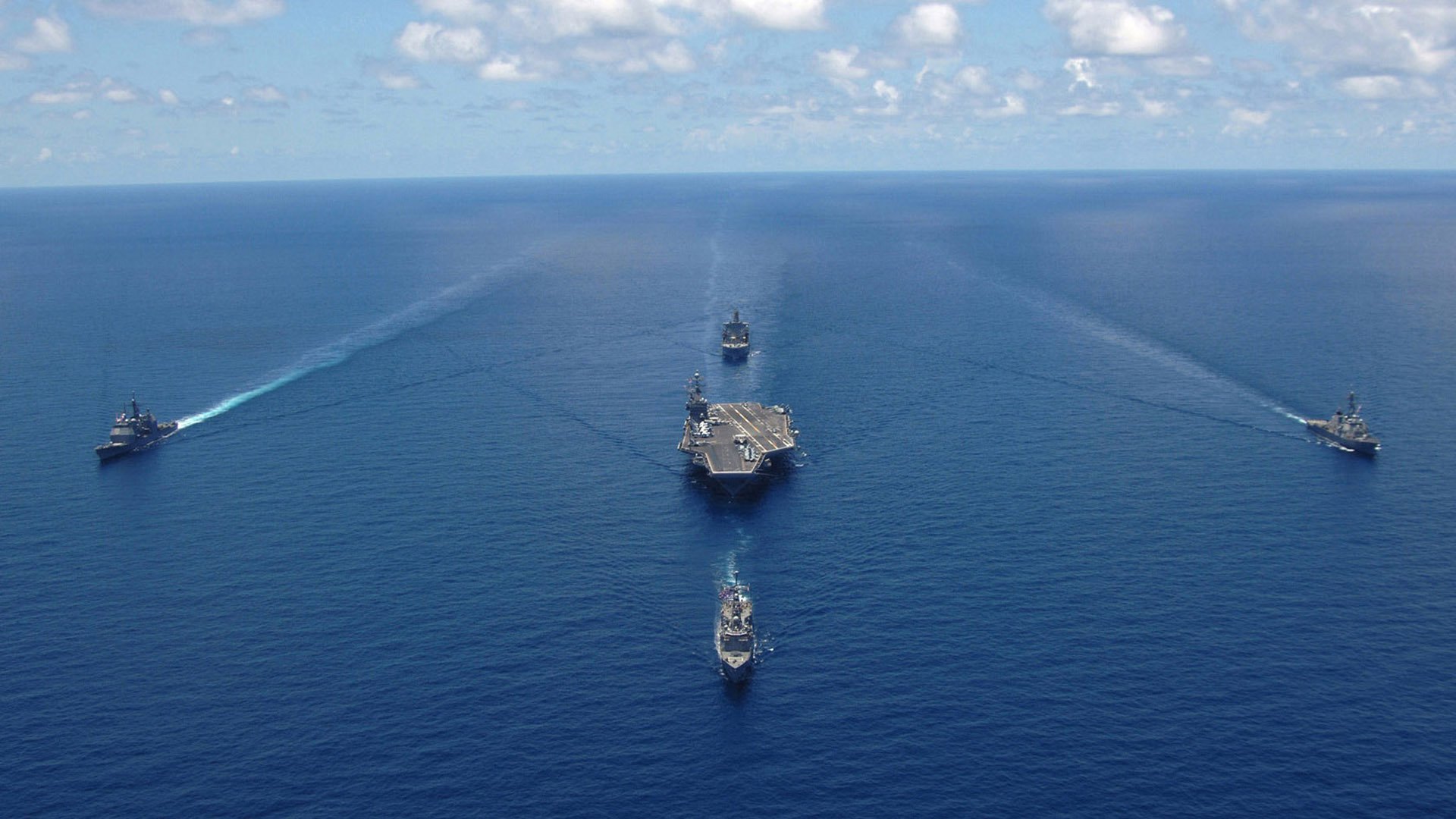 美国大学篮球冠军赛激烈进行，韦恩大学、肯塔基队争夺冠军，美国大学篮球联赛赛制